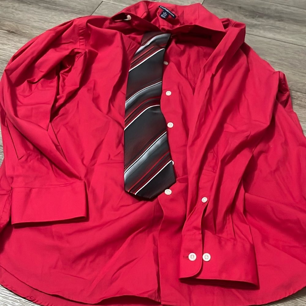 Croft & Barrow Medium 15 1/2 - 16 32/33 red dress shirt and tie